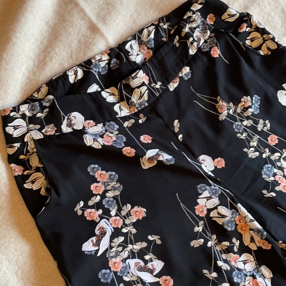Floral dress pants - Picture 2 of 3